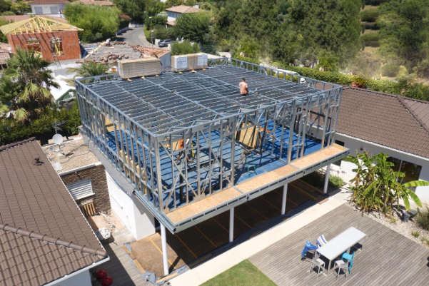 Structure en acier pour une extension de maison par SWEELCO