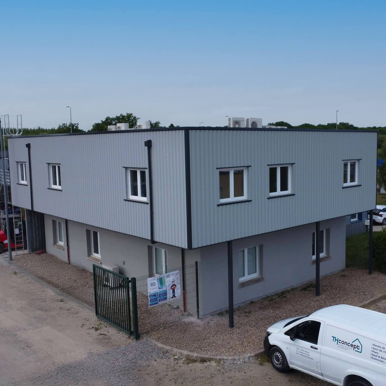 Bureaux de 120 m² à Atton construits en ossature métallique légère – projet réalisé par SWEELCO et TH Concept.
