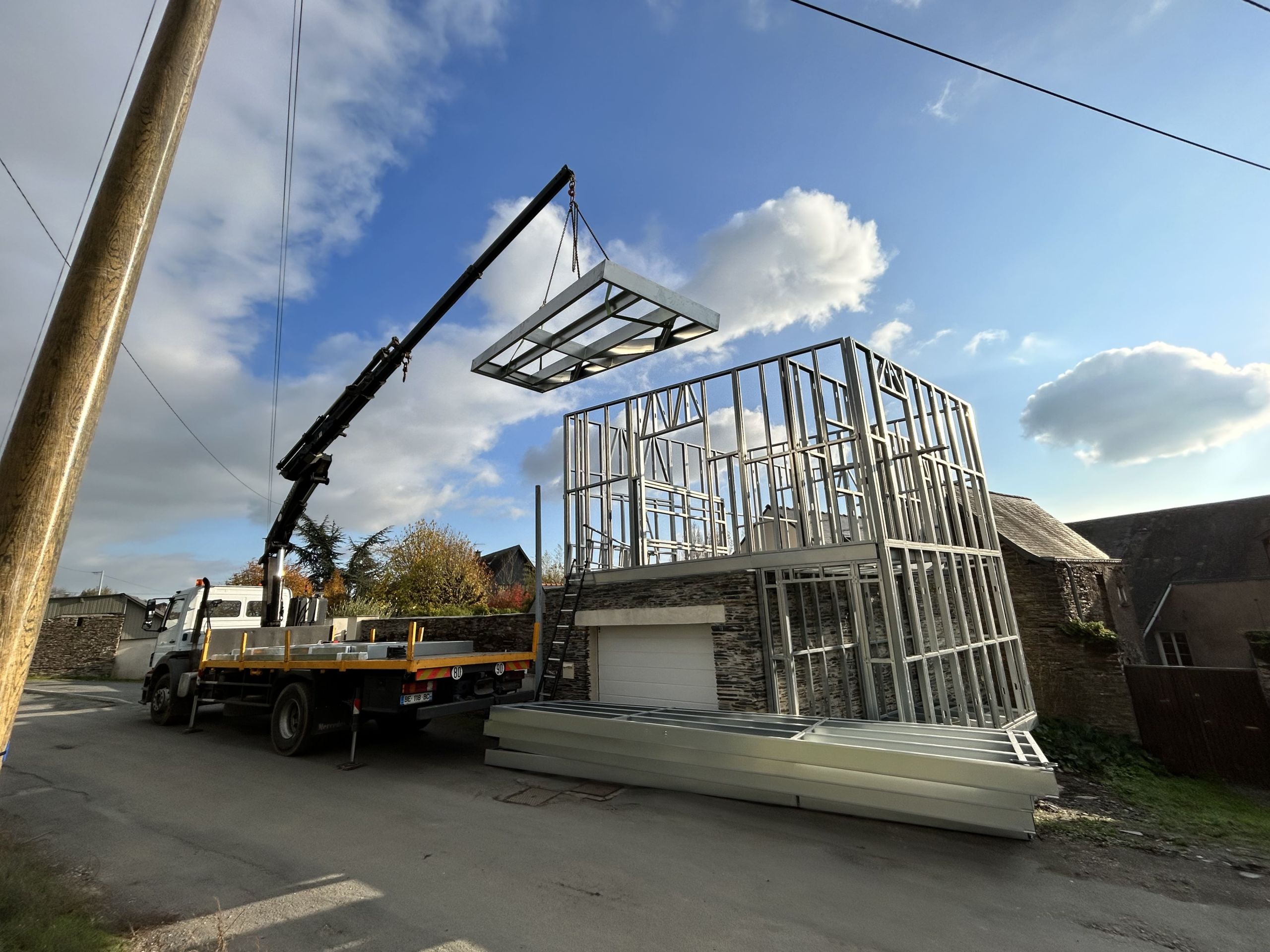 Extension ossature métallique : pourquoi choisir cette solution pour vos projets