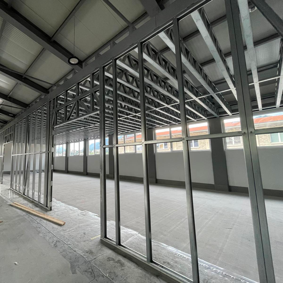 Projet “Boîte dans la boîte” en Suisse : 1 500 m² en ossature métallique légère SWEELCO