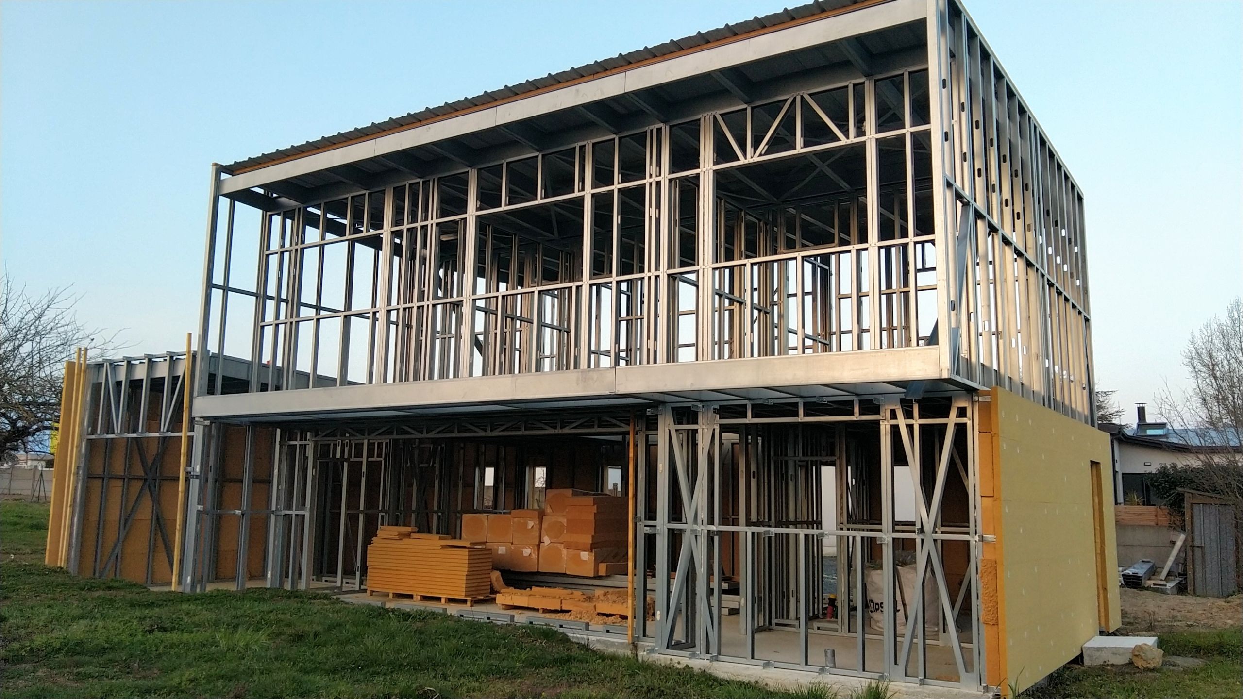 Construction de maison en ossature métallique légère / acier léger : guide pratique de conception et d’usage